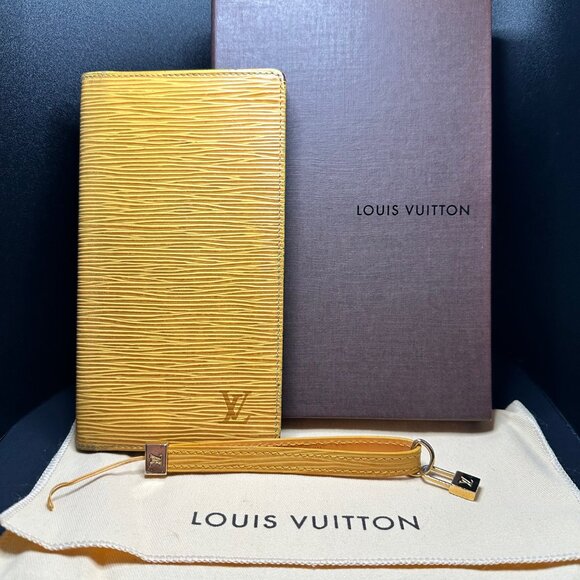 Louis Vuitton Yellow Epi Long Bifold Wallet w/Charm‎ & Box & Dust Bag - EUC - Picture 1 of 9